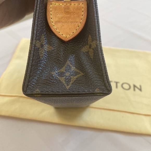 Authentic Louis Vuitton toiletry pouch 19 - Picture 7 of 8
